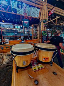 Lee más sobre el artículo Diez Años de Grano y Clave: El Legado Cultural de Trinitario Coffee en la Alameda